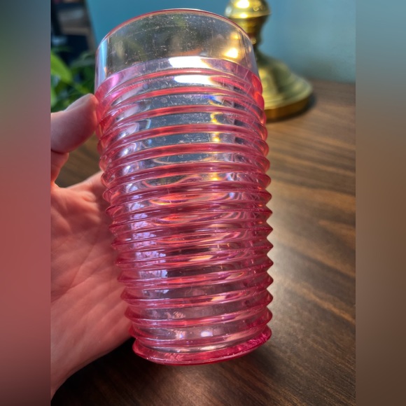 Vintage 80’s ribbed Barbiecore cups. Made in USA. - Picture 3 of 4